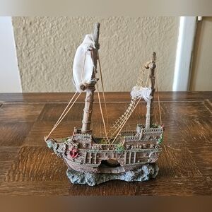 Nautical Ship Model with White Sails Fish Tank Decor